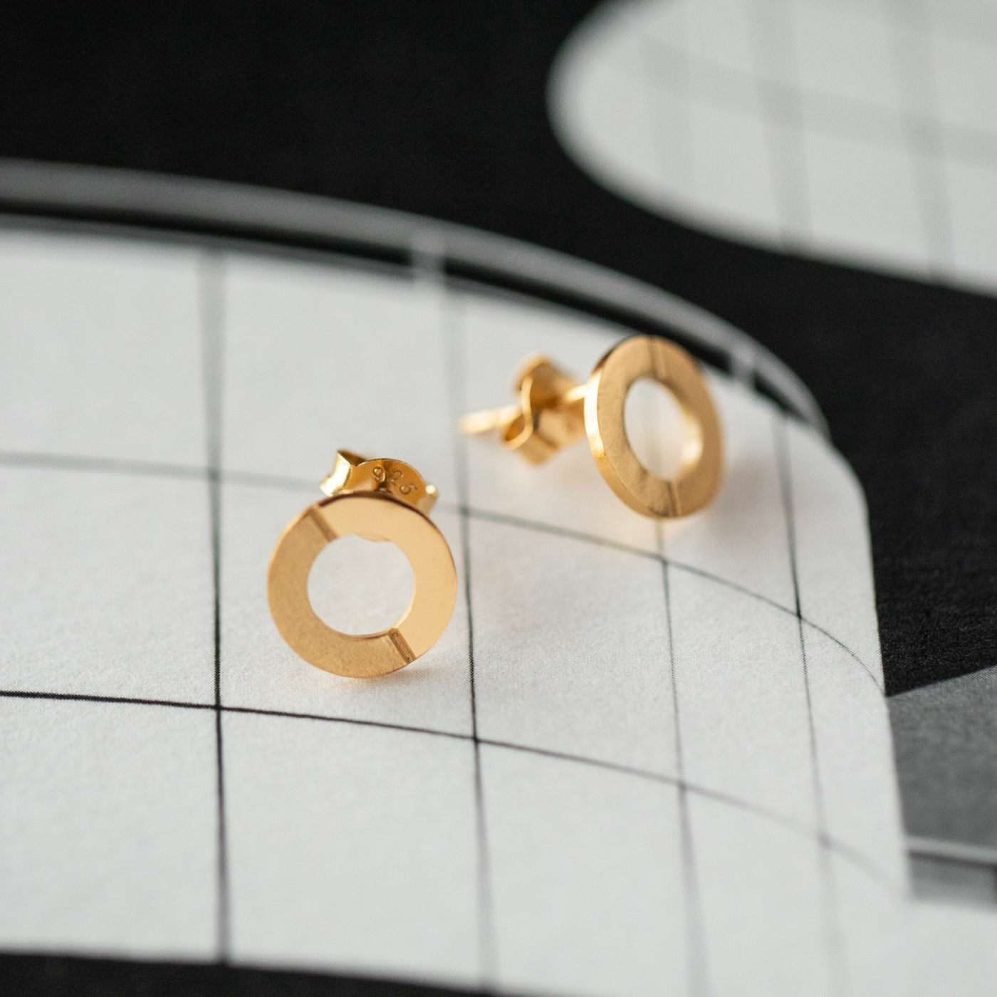 Petites boucles d'oreilles H07