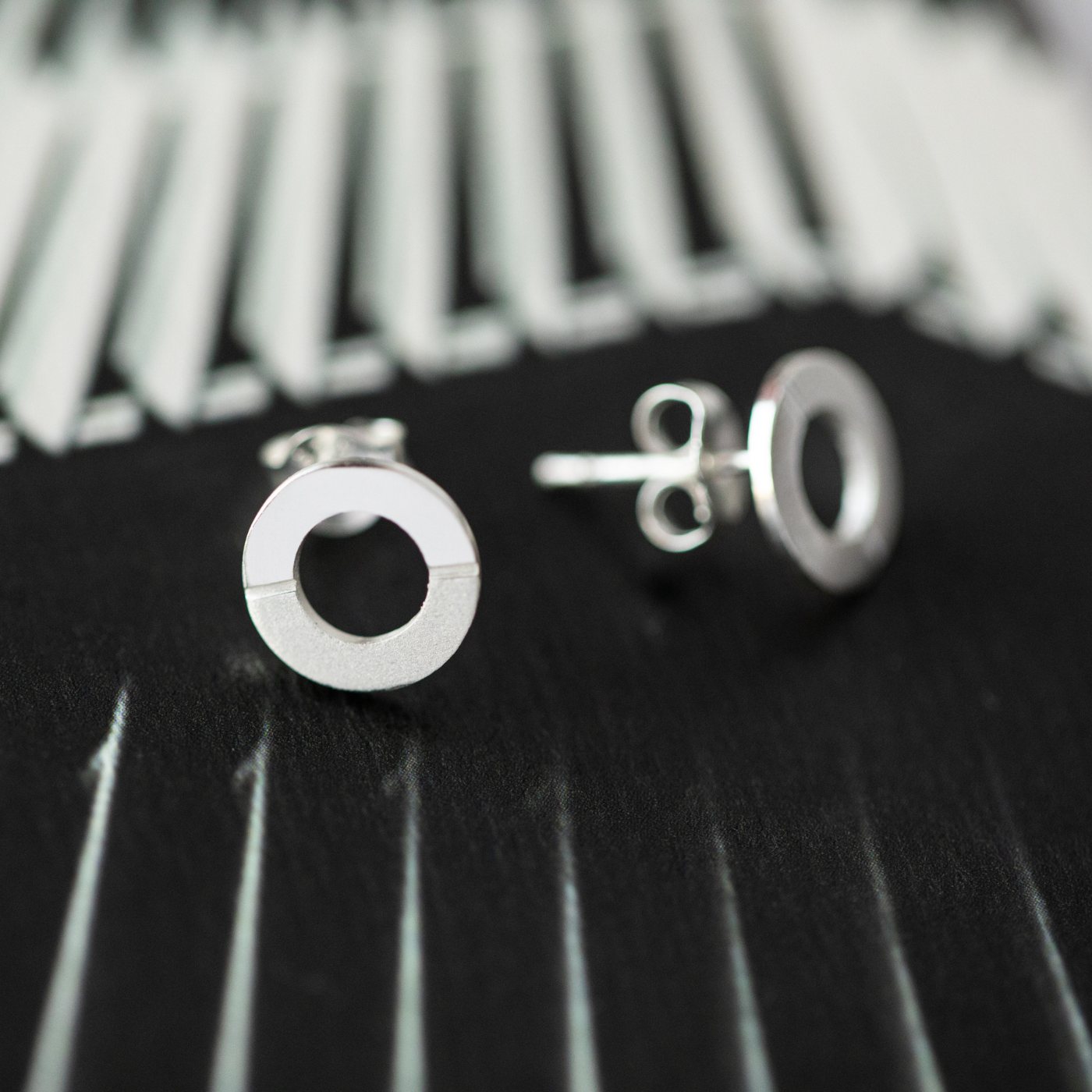 Petites boucles d'oreilles H07